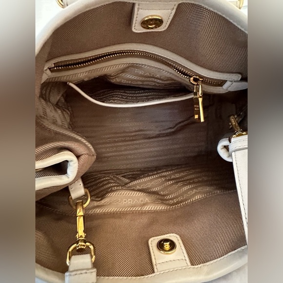 Authentic multi style Prada shoulder/hand bag Milano with great condition. - Picture 8 of 9